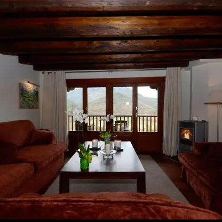 Romantic Retreat With Jacuzzi In *