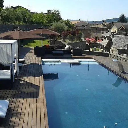 Сasa de vacaciones Romantic Retreat With Jacuzzi In Boltaña