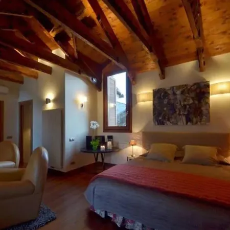 Romantic Retreat With Jacuzzi In *