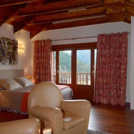 Сasa de vacaciones Romantic Retreat With Jacuzzi In