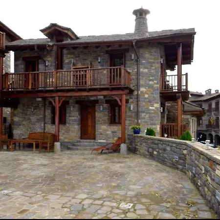 Сasa de vacaciones Romantic Retreat With Jacuzzi In *
